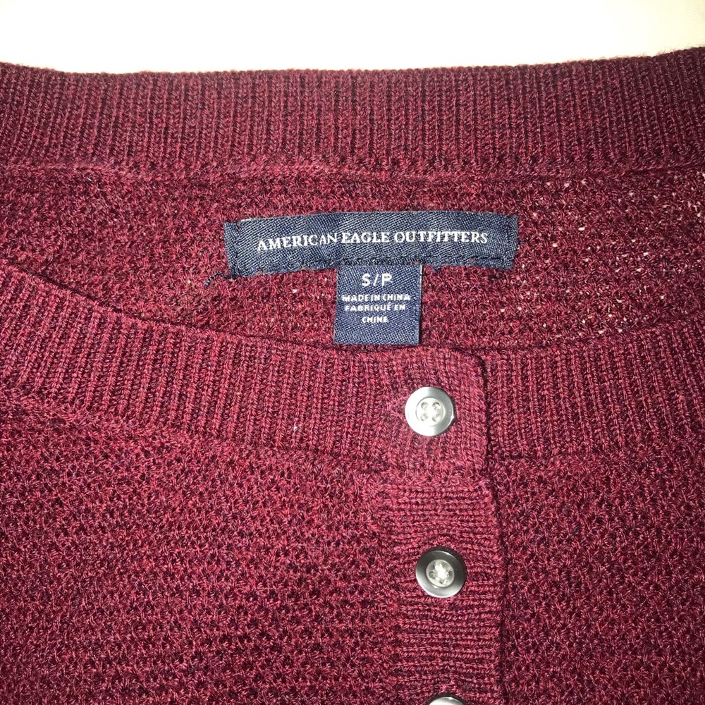 American Eagle maroon sweater